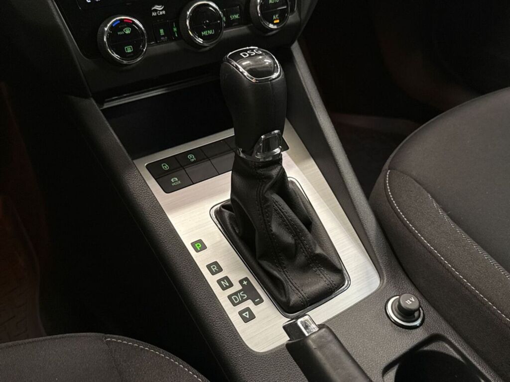 Skoda Octavia 2019 Musta