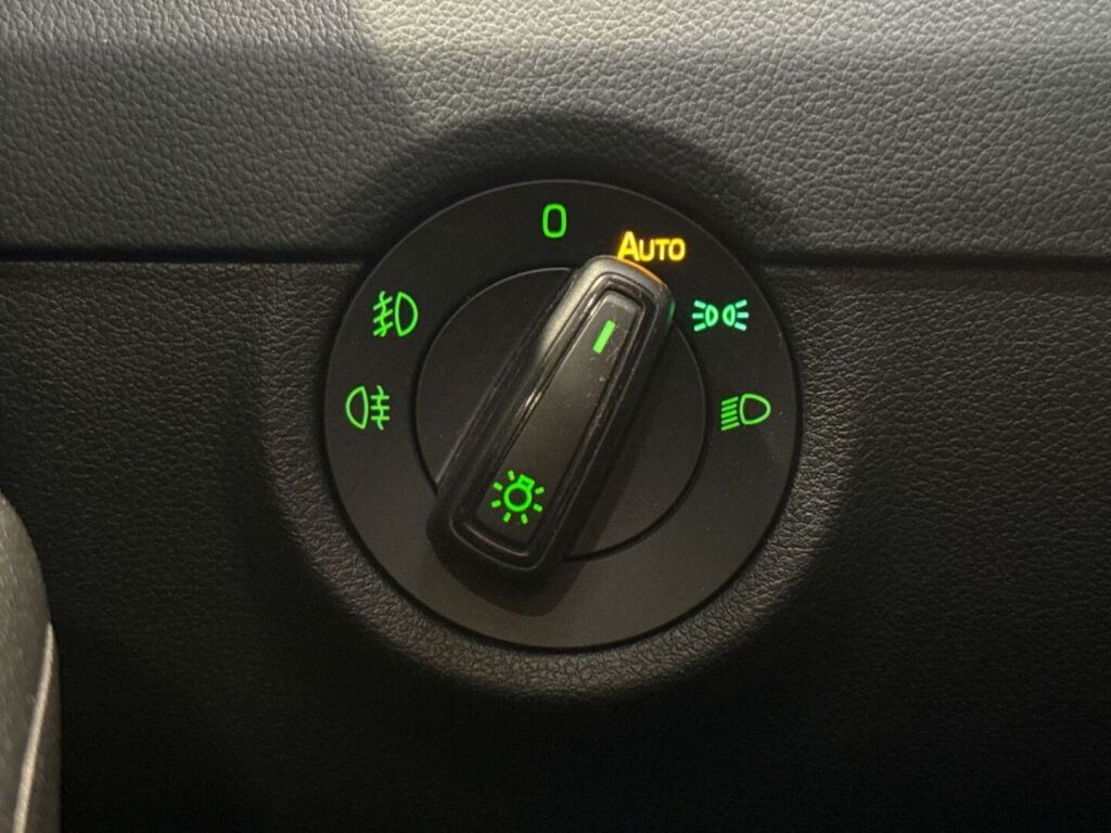 Skoda Octavia 2019 Musta