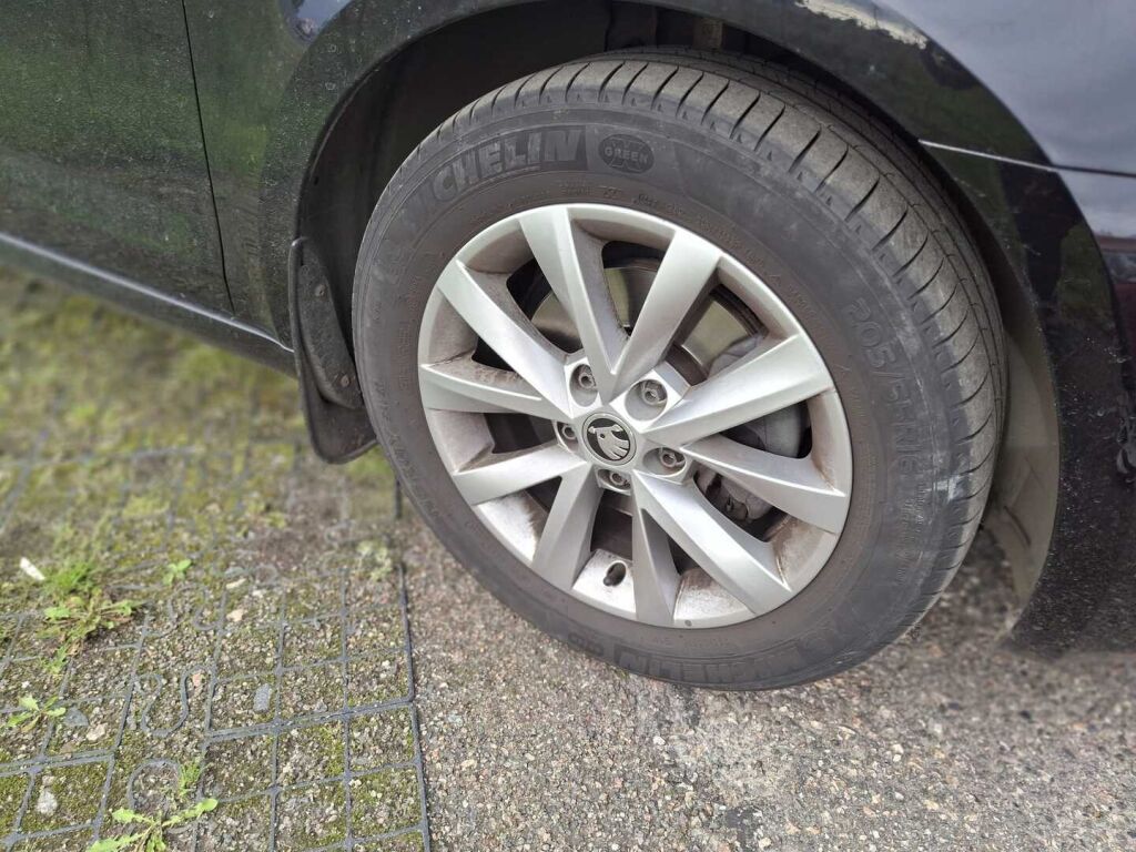 Skoda Octavia 2019 Musta