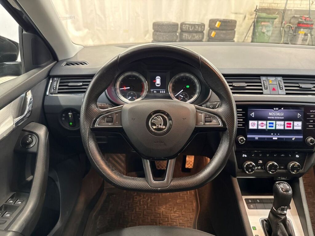 Skoda Octavia 2019 Musta