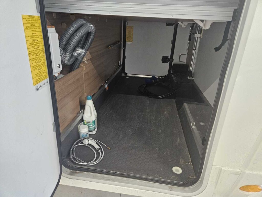 Adria Coral 2019 Valkoinen