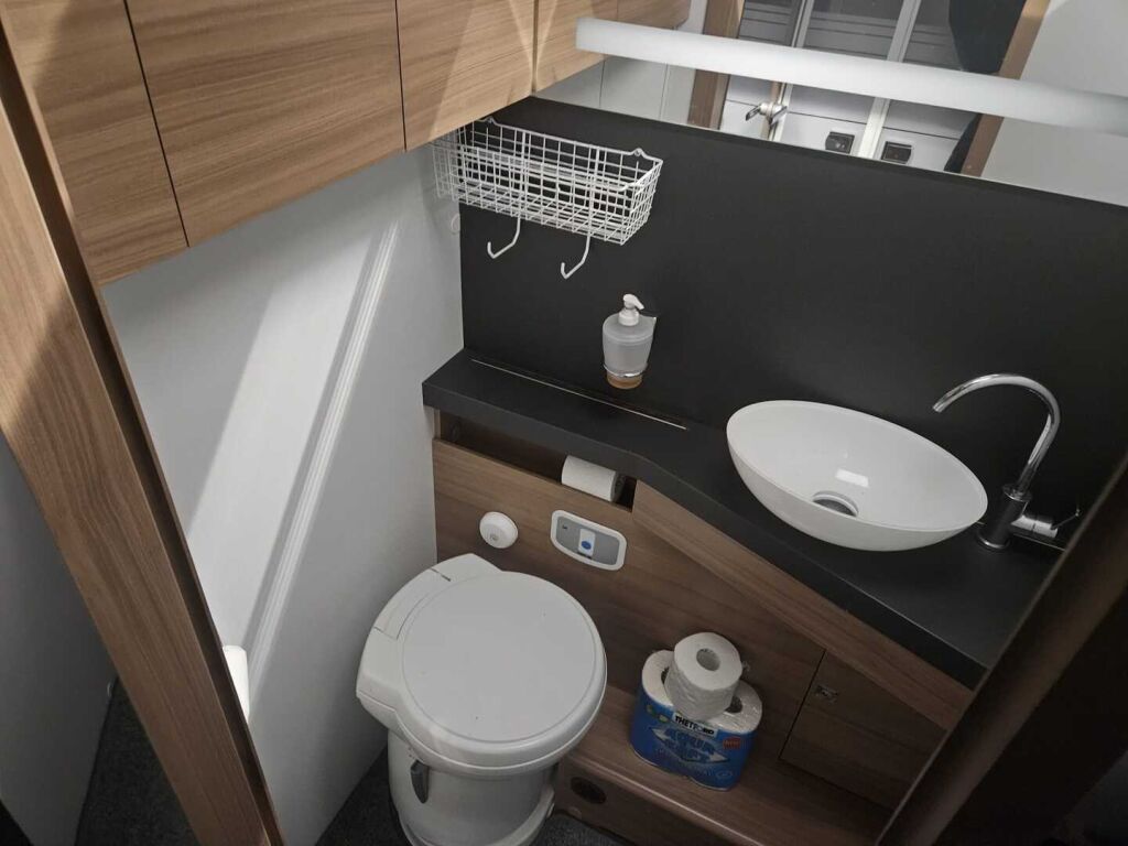 Adria Coral 2019 Valkoinen