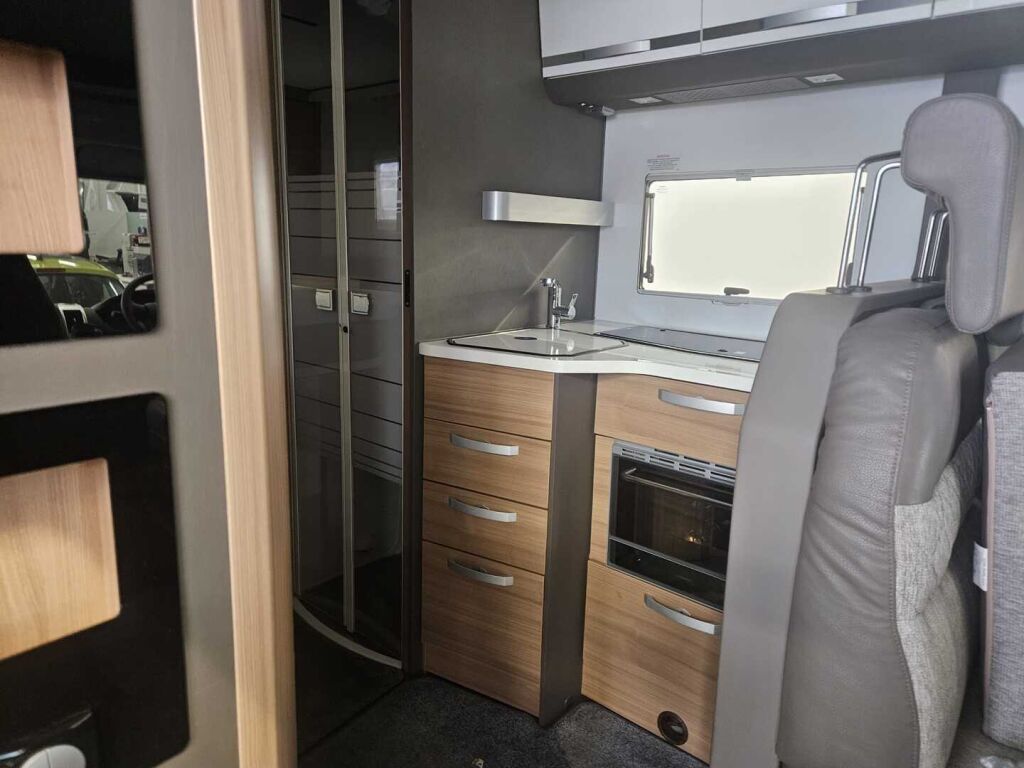 Adria Coral 2019 Valkoinen