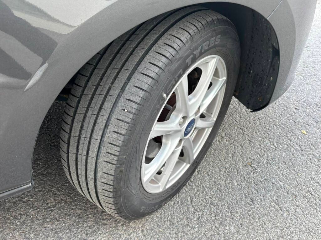Ford Fiesta Van 2020 Harmaa