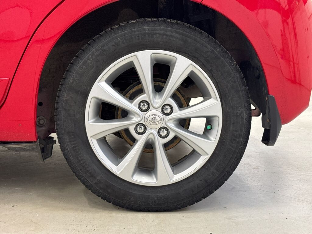 Toyota Yaris 2019 Punainen