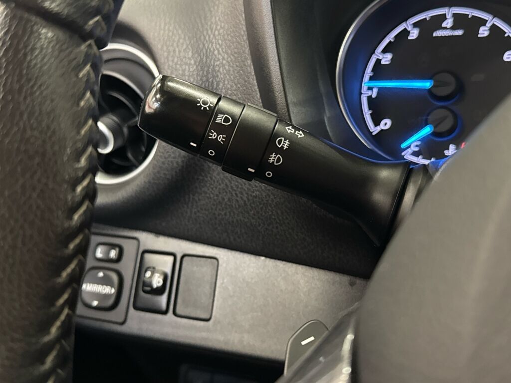 Toyota Yaris 2019 Punainen