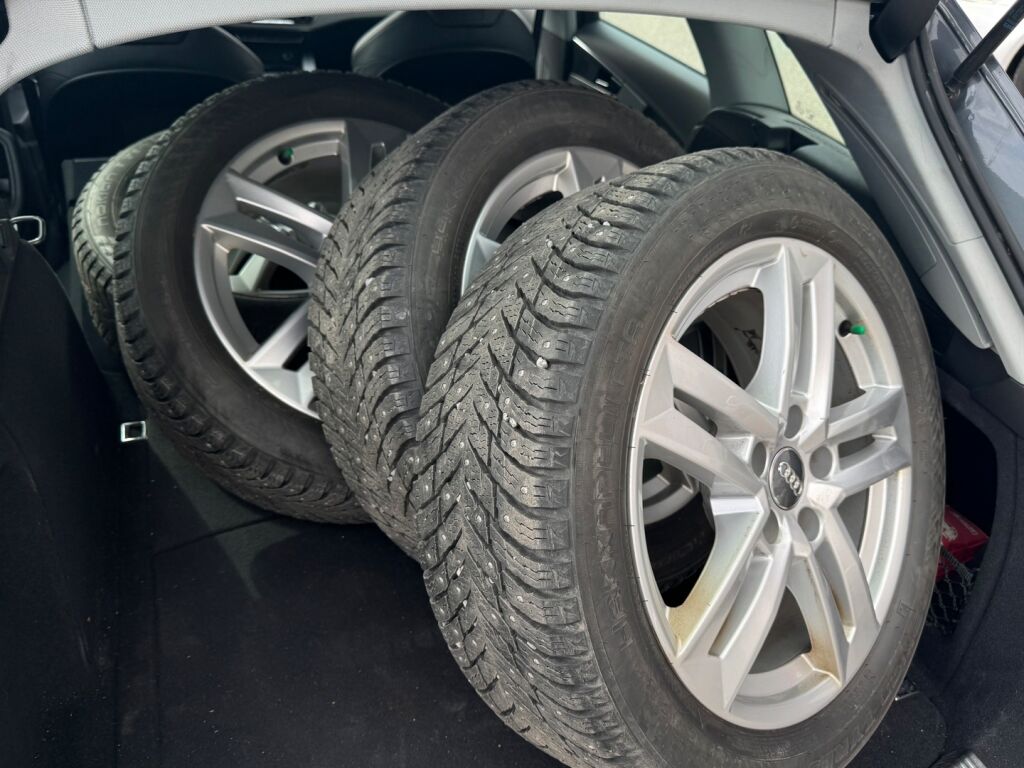 Audi A4 2019 Harmaa