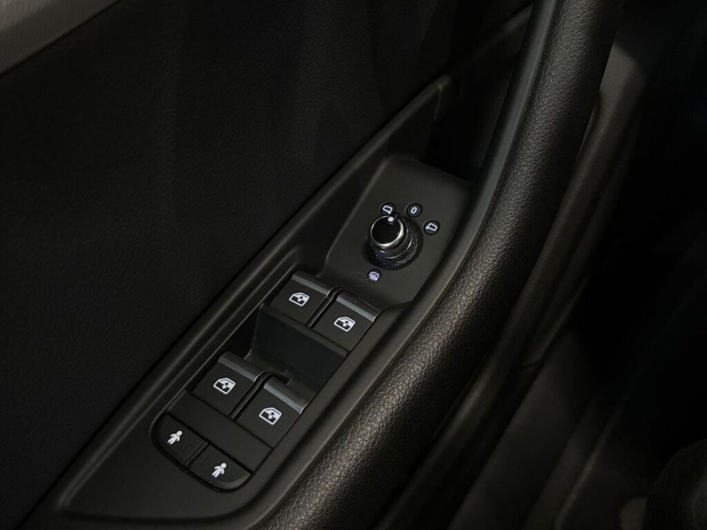 Audi A4 2019 Harmaa