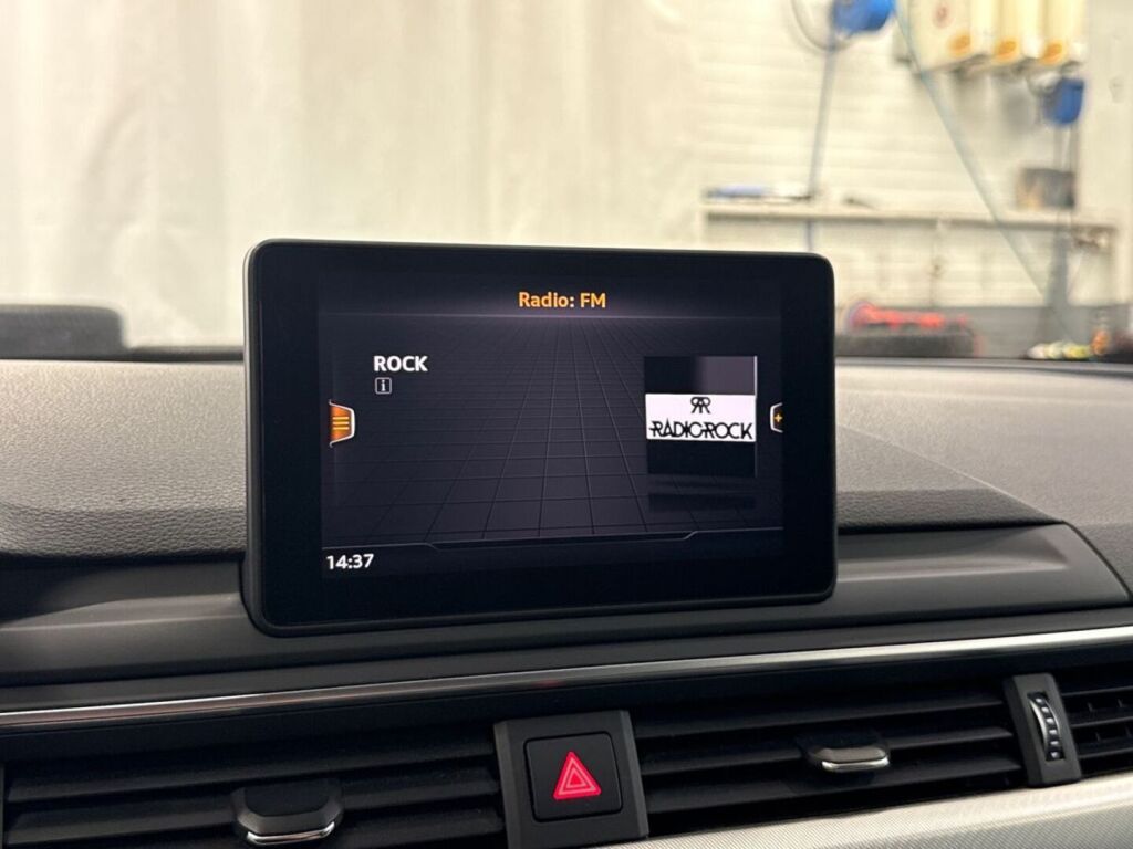 Audi A4 2019 Harmaa