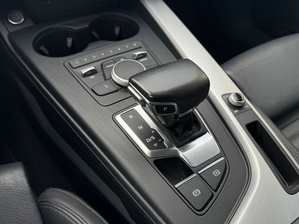 Audi A4 2019 Harmaa