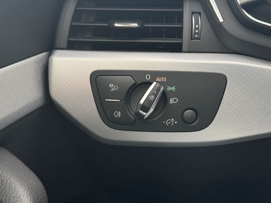 Audi A4 2019 Harmaa