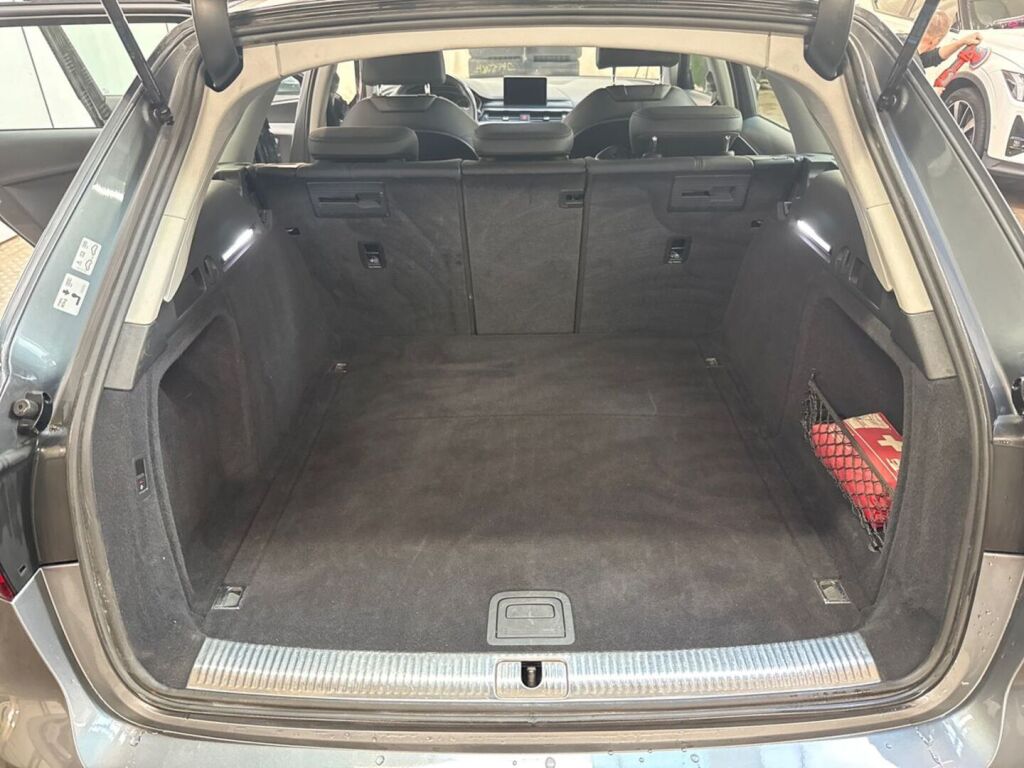 Audi A4 2019 Harmaa