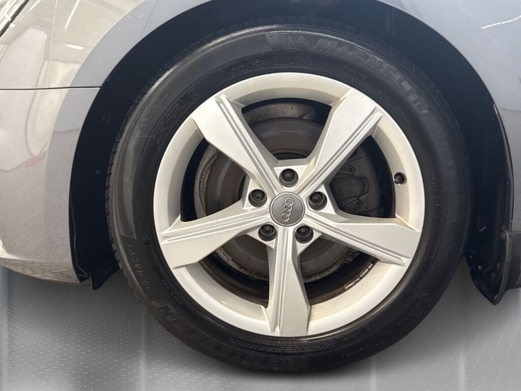 Audi A4 2019 Harmaa