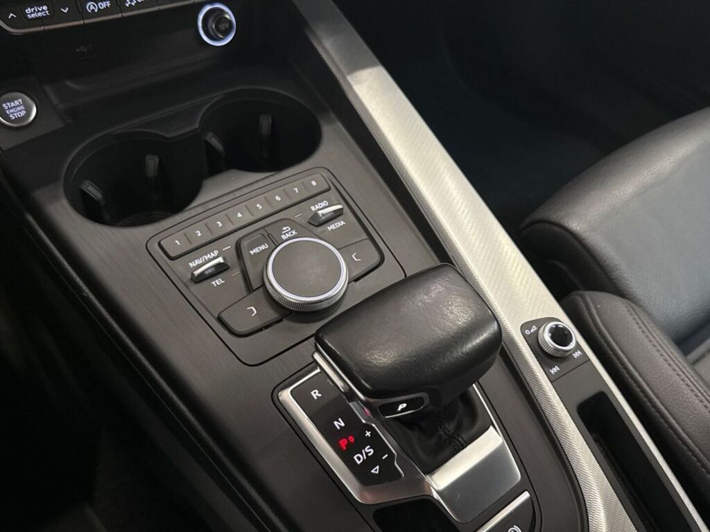 Audi A4 2019 Harmaa