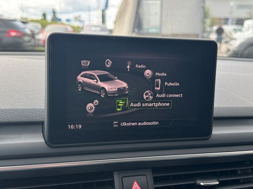 Audi A4 2019 Harmaa