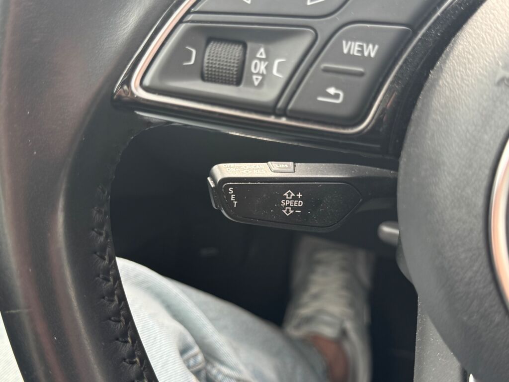 Audi A4 2019 Harmaa