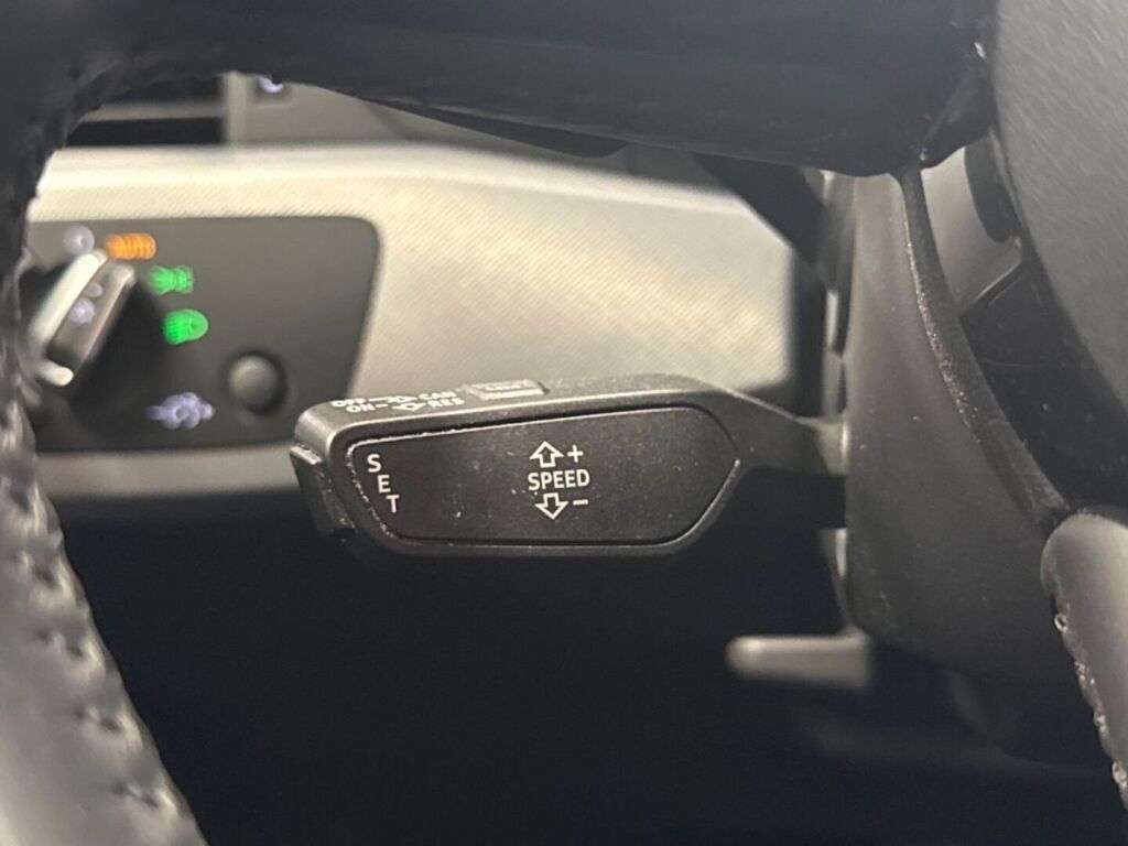 Audi A4 2019 Harmaa