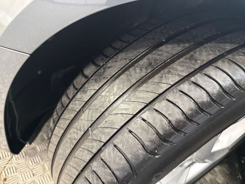 Audi A4 2019 Harmaa