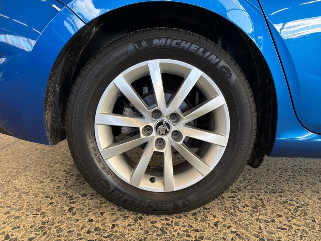 Skoda Scala 2019 Sininen