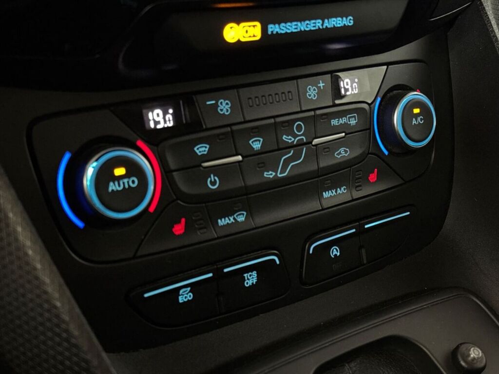 Ford Grand Tourneo Connect 2019 Musta