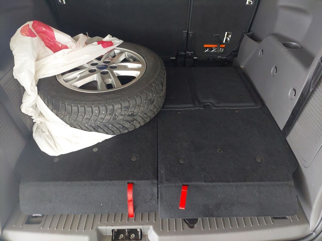 Ford Tourneo Connect 2019 Musta