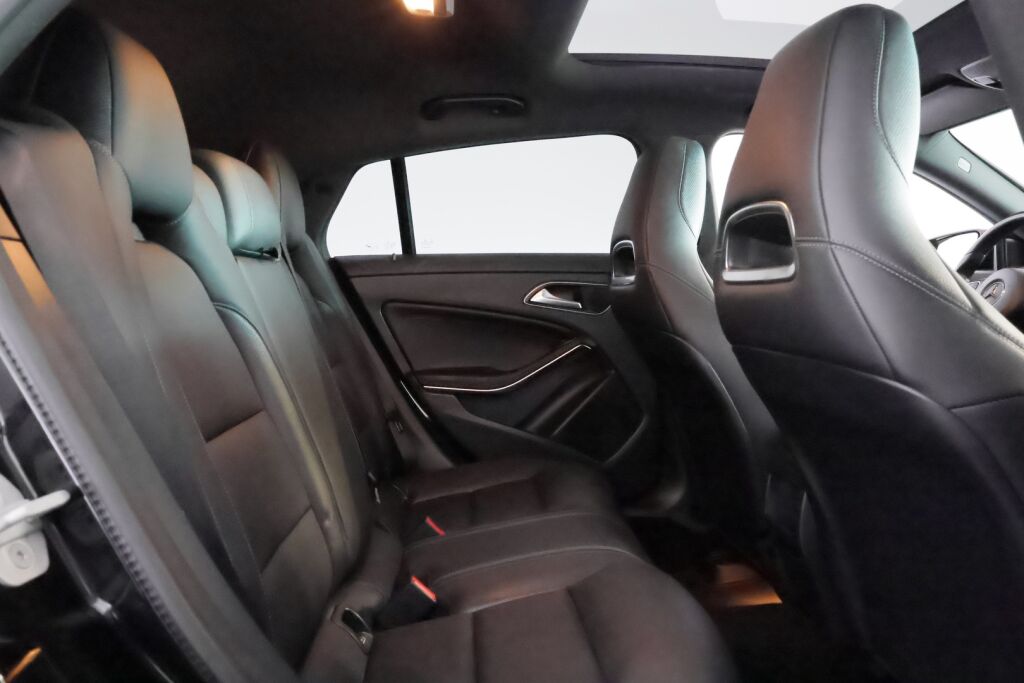 Mercedes-Benz CLA 2017 Musta