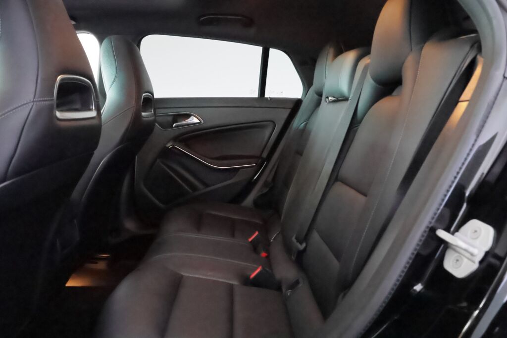 Mercedes-Benz CLA 2017 Musta