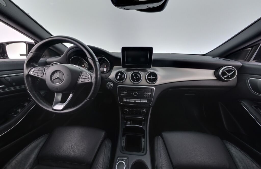 Mercedes-Benz CLA 2017 Musta