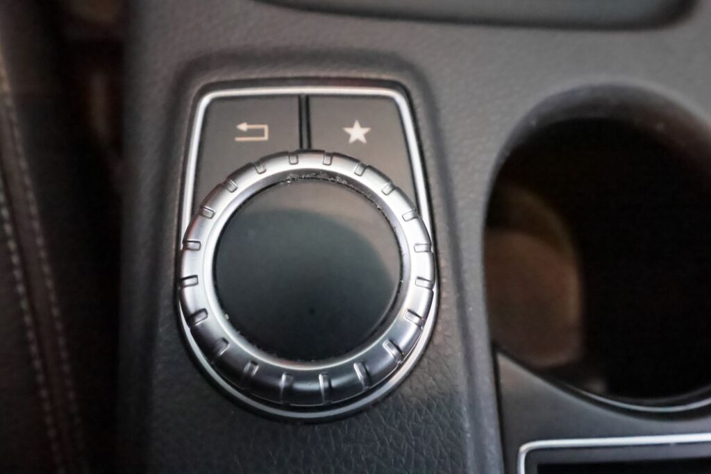 Mercedes-Benz CLA 2017 Musta