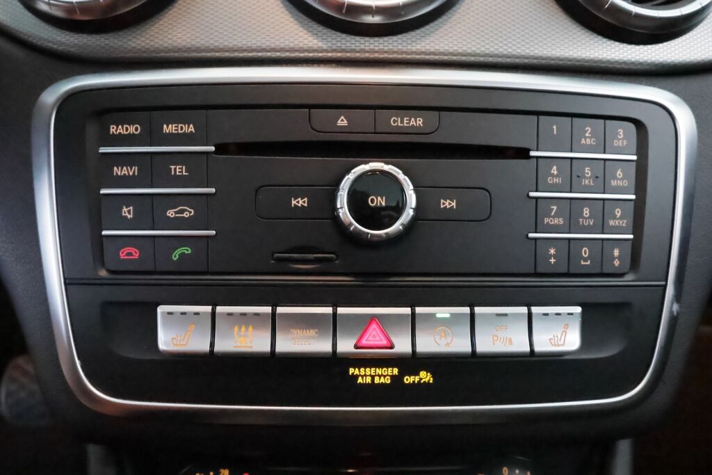 Mercedes-Benz CLA 2017 Musta