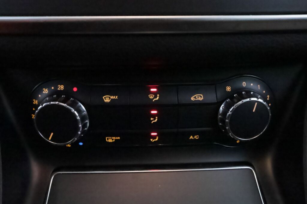 Mercedes-Benz CLA 2017 Musta