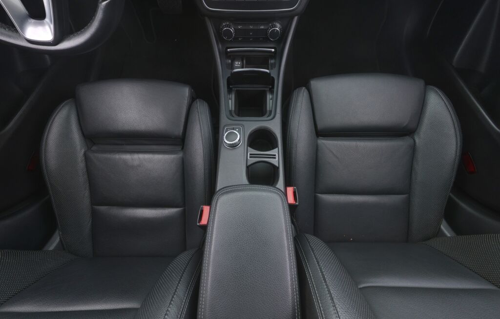 Mercedes-Benz CLA 2017 Musta