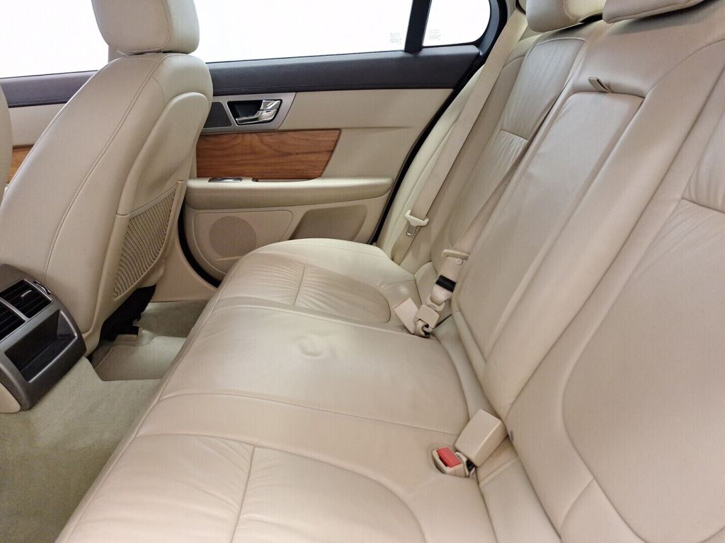 Jaguar XF 2009 Harmaa