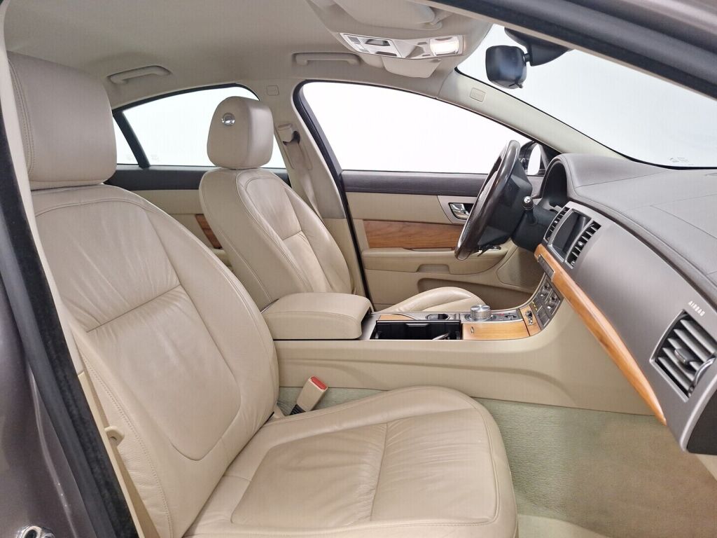 Jaguar XF 2009 Harmaa
