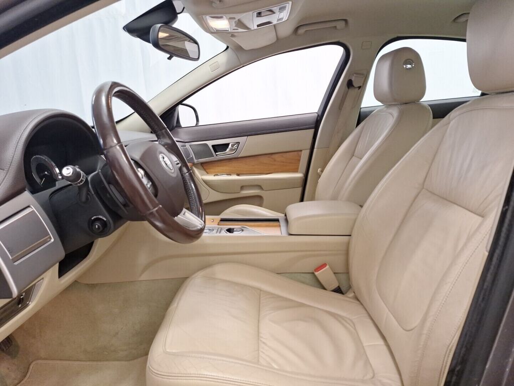 Jaguar XF 2009 Harmaa