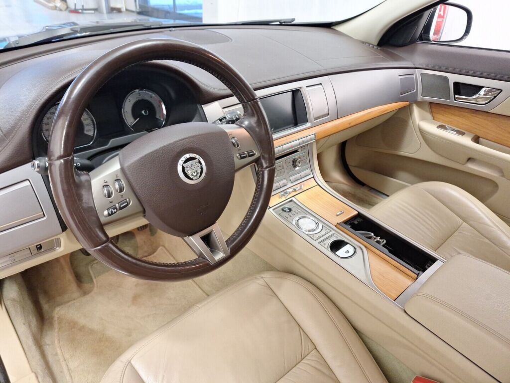Jaguar XF 2009 Harmaa