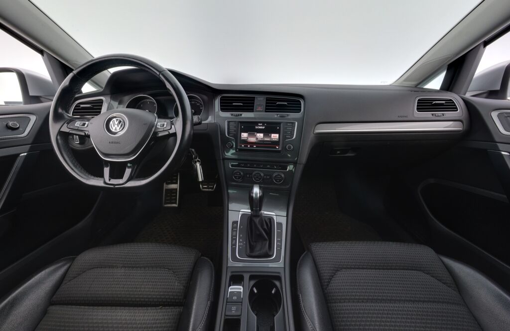 Volkswagen Golf 2016 Valkoinen