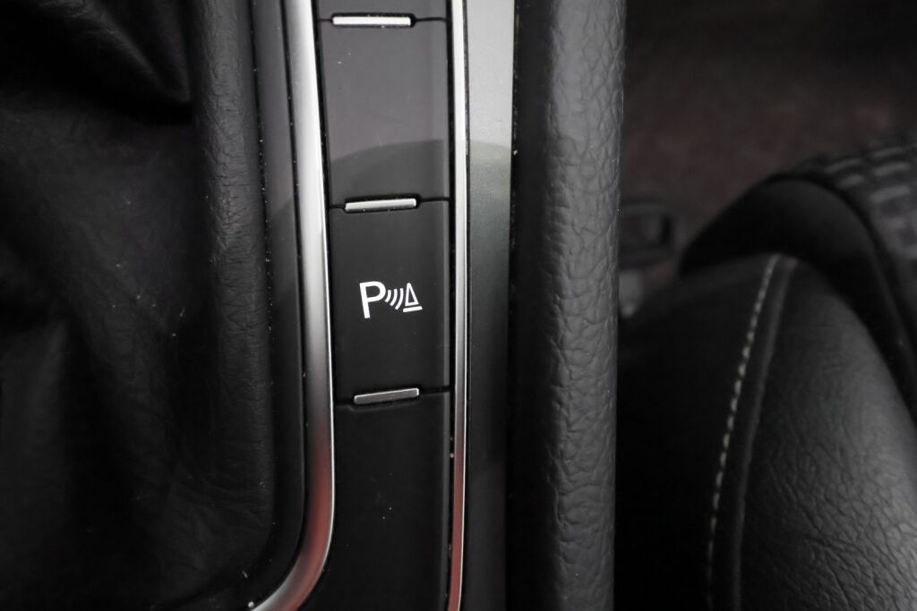 Volkswagen Golf 2016 Valkoinen