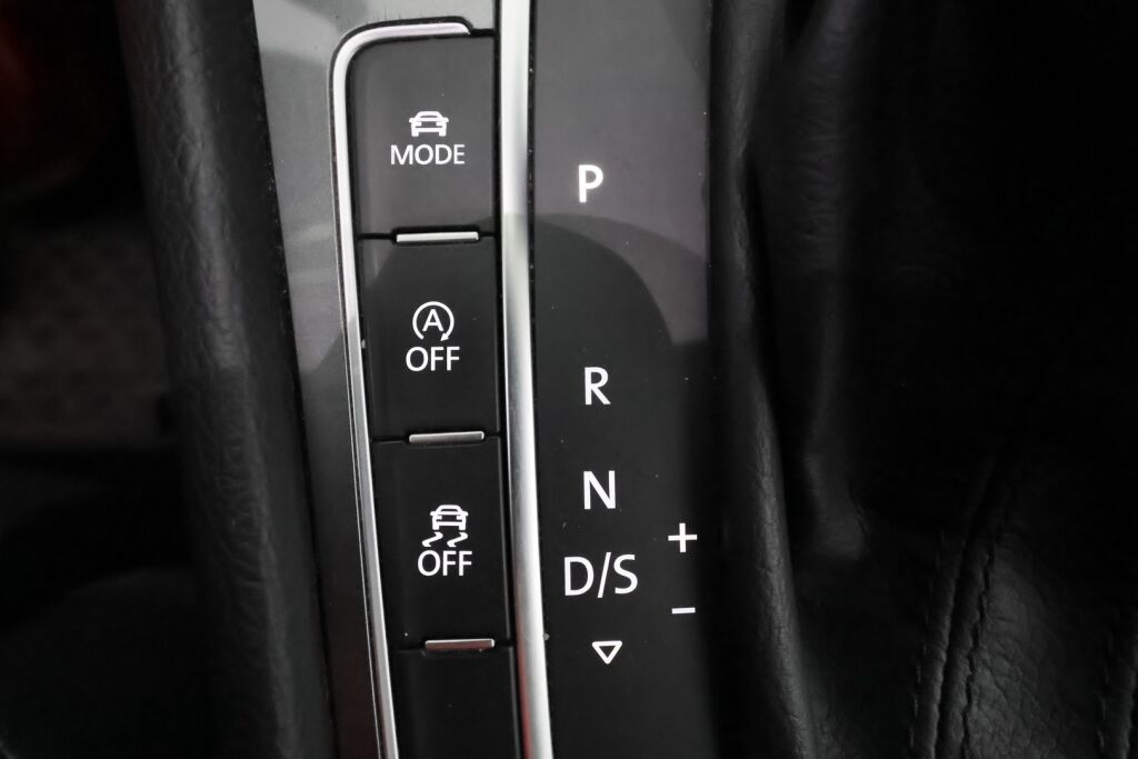 Volkswagen Golf 2016 Valkoinen