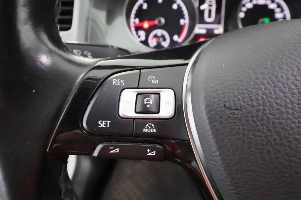 Volkswagen Golf 2016 Valkoinen