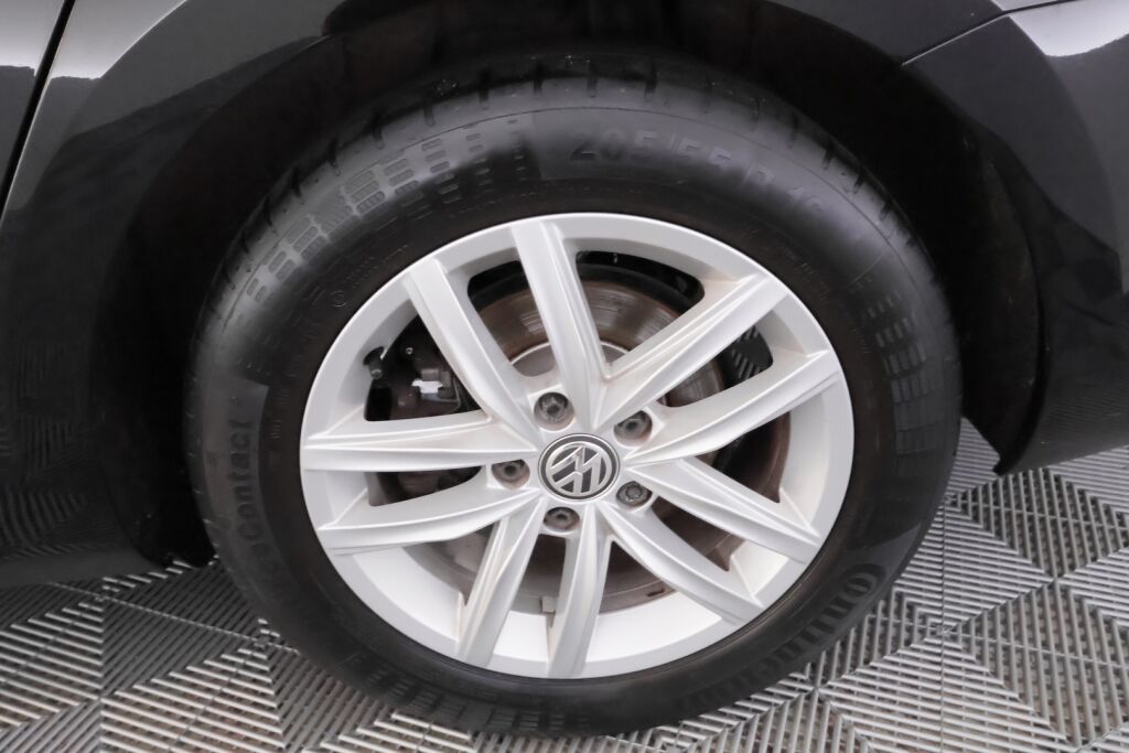 Volkswagen Golf 2019 Musta