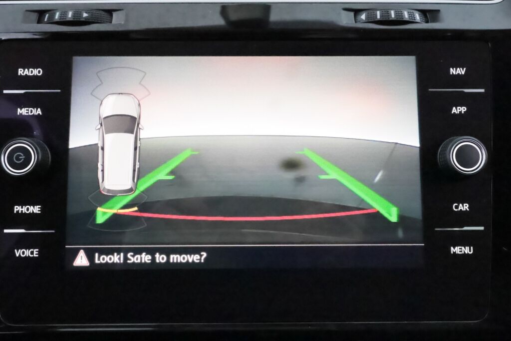 Volkswagen Golf 2019 Musta