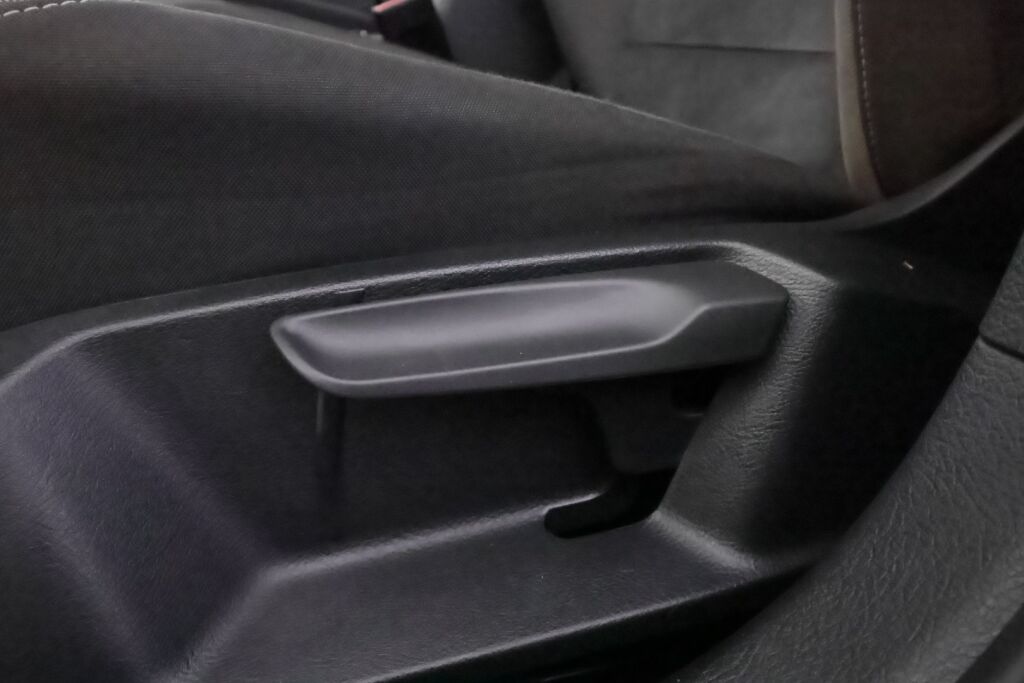 Volkswagen Golf 2019 Musta