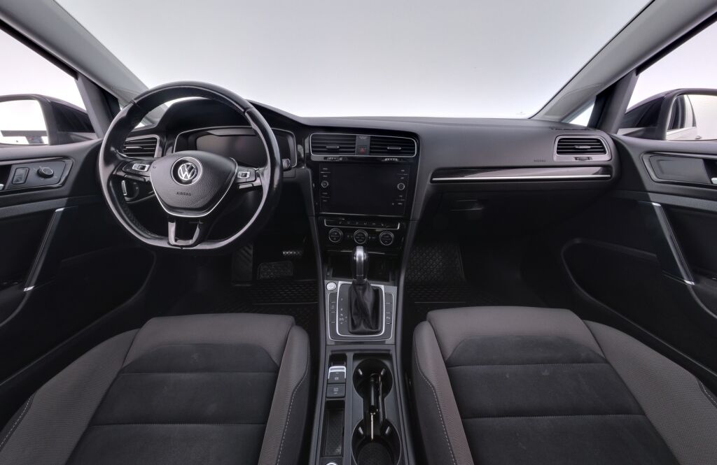 Volkswagen Golf 2019 Musta