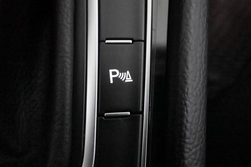 Volkswagen Golf 2019 Musta