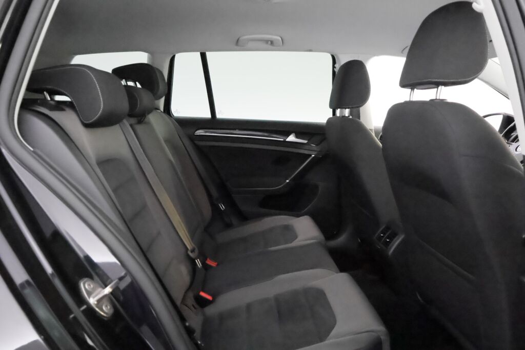 Volkswagen Golf 2019 Musta