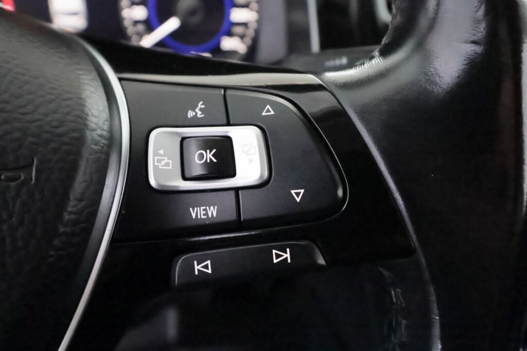 Volkswagen Golf 2019 Musta