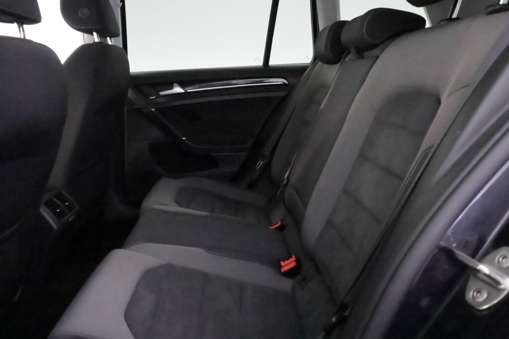 Volkswagen Golf 2019 Musta