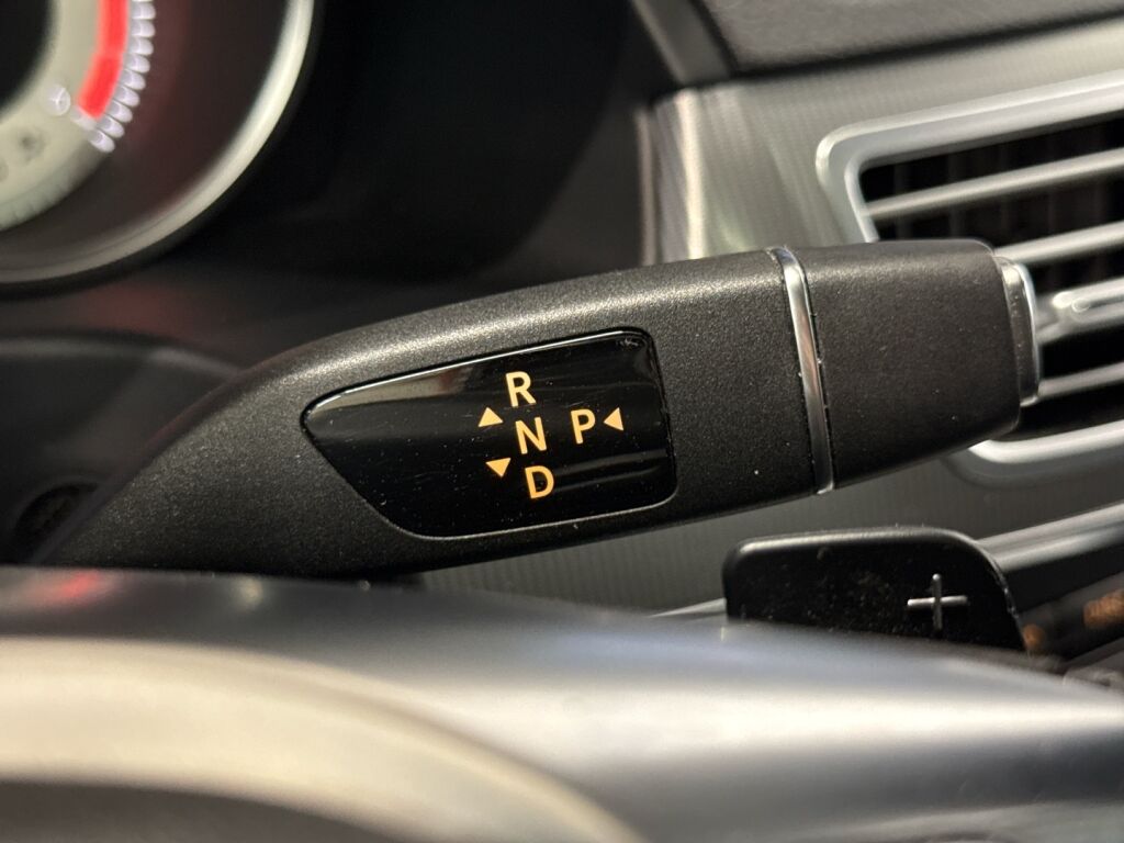 Mercedes-Benz E 2015 Met.helmiäisvalkoinen