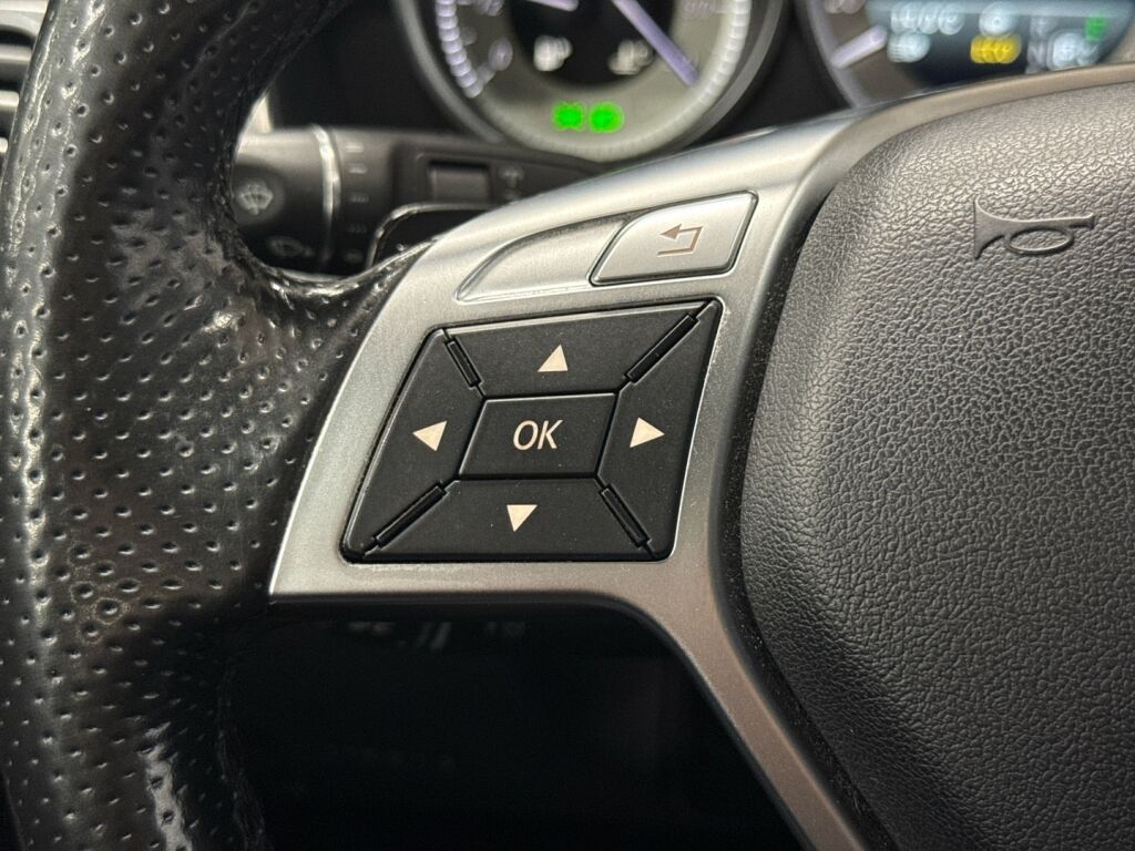 Mercedes-Benz E 2015 Met.helmiäisvalkoinen